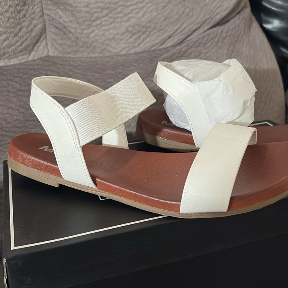 NWT MIA Sandals - Picture 2 of 7